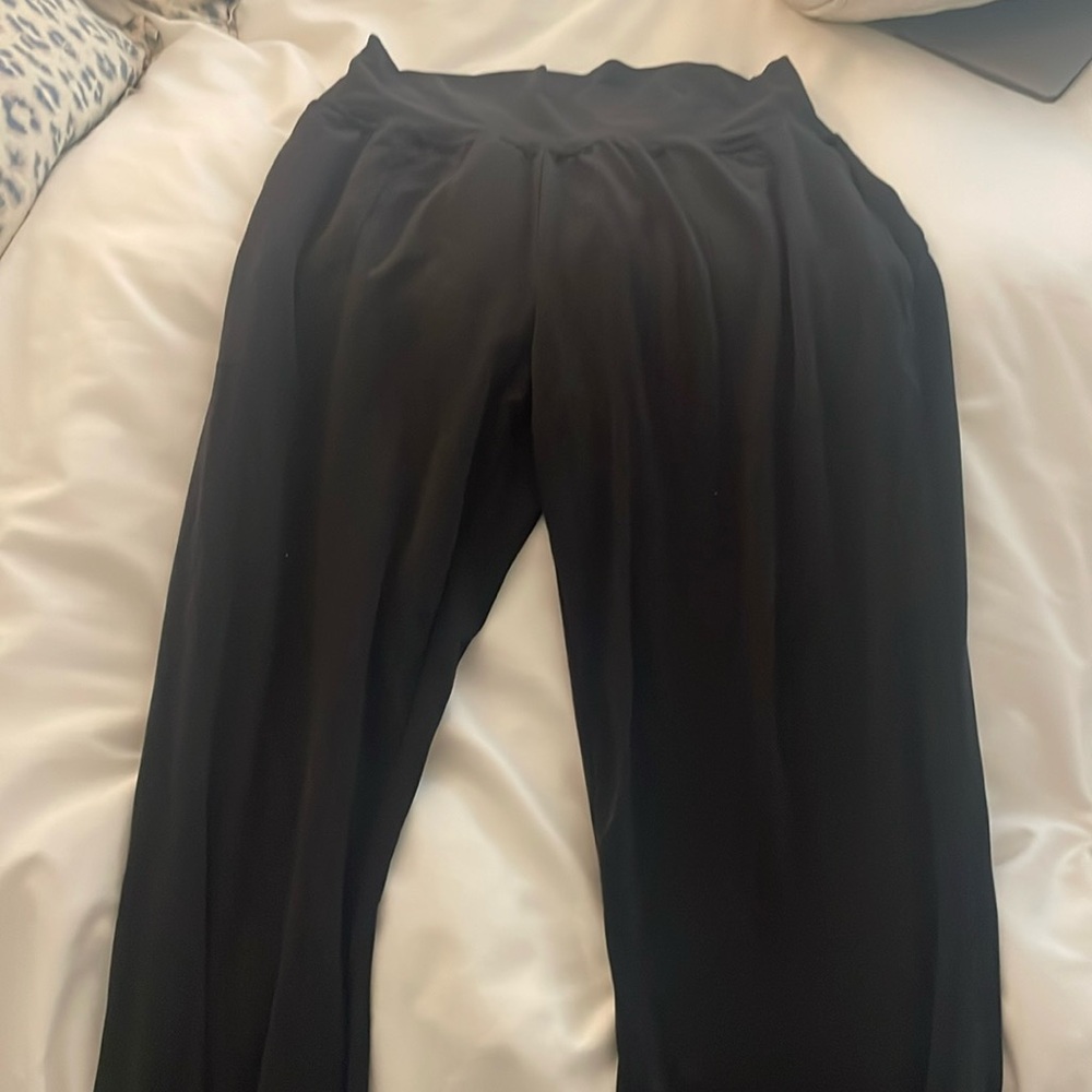 Athleta salutation high rise joggers black